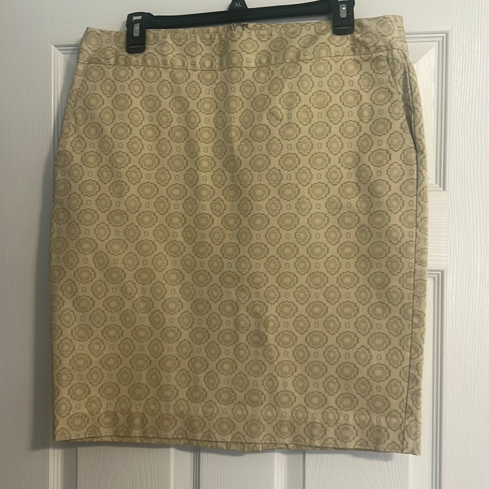 Liz Claiborne New York Tan Printed Skirt size 12